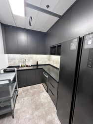 Gateway East (D7), Office #489314691